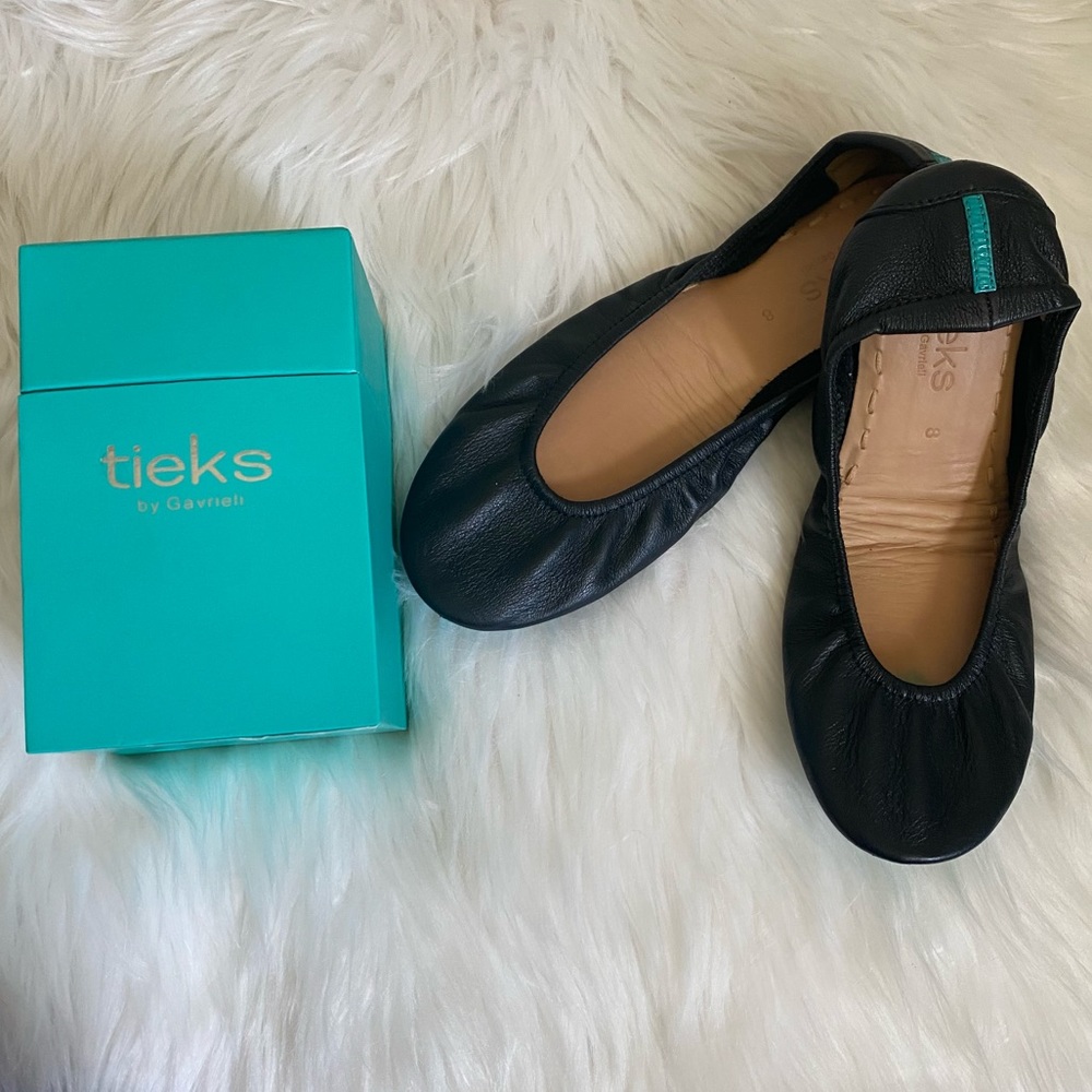 Size 8 matte black Tieks